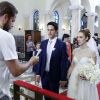 Isabelle Drummond vestida de noiva em imagens da cena em que sua personagem em 'Sete Vidas', Júlia, se casa com Edgard (Fernando Belo)