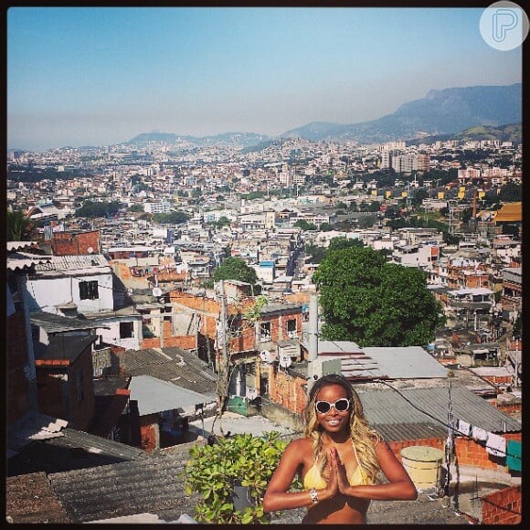 Roberta Rodrigues também se despede do Complexo do Alemão