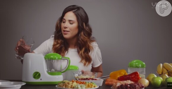Wanessa ensina a fazer papinha e alimenta bebê em vídeo promocional