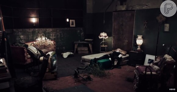 No vídeo da faixa do CD 'Rebel Heart', a cantora acorda em um cenário apocalíptico