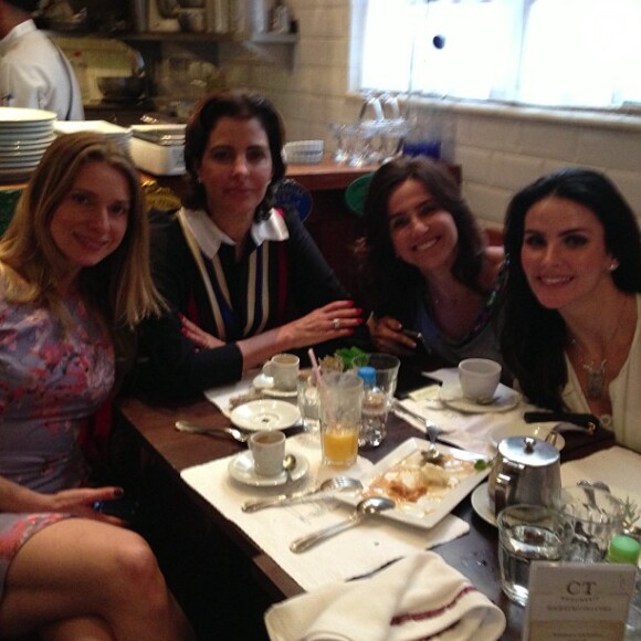 Leticia Spiller, Antonia Frering, Monique Curi e Lisandra Souto, atrizes de 'Salve Jorge', almoçam juntas em restaurante do Leblon, no Rio de Janeiro, em 14 de maio de 2013