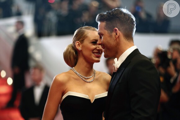 Ryan Reynolds, marido de Blake Lively, confirmou que o nome de sua filha é James, e não Violet como fora divulgado