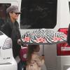 Halle Berry leva a sua filha, Nahla, à escola, em Los Angeles, em 30 de novembro de 2012