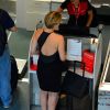 Claudia Raia perde voo, compra nova passagem em outra linha aérea e consegue embarcar