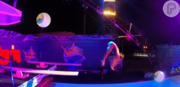 Atriz Priscila Fantin faz salto ornamental em competição do 'Saltibum', no 'Caldeirão do Huck'