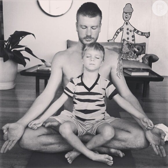 Momento de meditação entre Rodrigo e o filho João