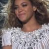 Beyoncé precisou cancelar um show no país por ordens médicas. Segundo informações ela estava desidratada e com estafa. A popstar chorou ao cantar a música 'Flaws And All'