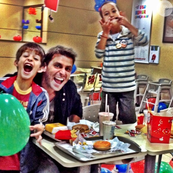 Heri Castelli publica foto com o filho, Lucas, após ficar mais de 40 dias sem ver o menino