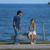 Isabelle Drummond e Jayme Matarazzo gravam novela 'Sete Vidas' em praia do Rio, nesta sexta-feira, 17 de abril de 2015