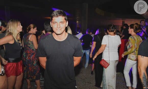 Bruno Gissoni também esteve na festa 'Provocateur', no Rio