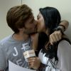 Amanda, vice-campeã do 'Big Brother Brasil 15', beijou o ator Hugo Bonemer, o Nicolas de 'Alto Astral', durante participação como repórter por um dia do 'Vídeo Show'
