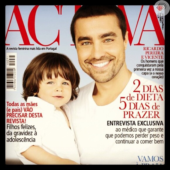 Ricardo Pereira posa com  filho, Vicente, de 1 ano e 7 meses, para a capa da revista portuguesa 'Activa'. Ator postou no Instagram em 22 de maio de 2013