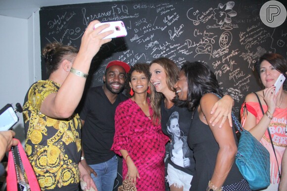 Ivete Sangalo recebeu amigos, entre eles Glória Maria, no show em comemoração pelos seus 20 anos de carreira, no final de 2014