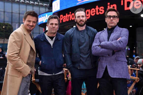 Elenco do filme 'Vingadores: Era de Ultron' posam em divulgação do longa, em Nova York