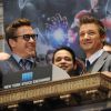 Robert Downey Jr. e Jeremy Renner na Bolsa de Valores de Nova York