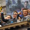 Robert Downey Jr. e Jeremy Renner tocam o tradicional sino da Bolsa de Valores de Nova York para promover o filme 'Vingadores: Era de Ultron', nesta segunda-feira, 27 de abril de 2015
