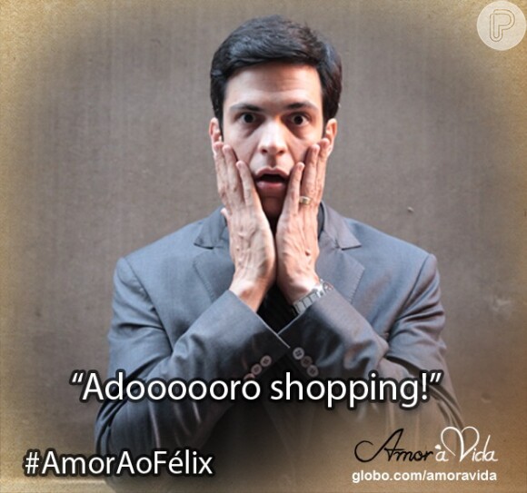'Adoooooro shopping!', disse Félix, após marcar um encontro com o amante, Anjinho (Lucas Malvacini), na praça de alimentação de um shopping