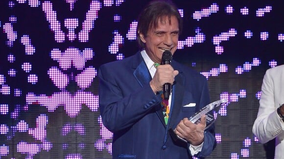 Roberto Carlos recebe homenagem e ganha prêmio no Billboard da Música Latina