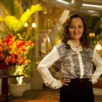 Cláudia Netto canta em show de Guiomar em 'Flor do Caribe': 'Me sinto em casa'