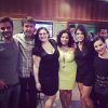 Hugo Bonemer, Kayky Britto, Raquel Fabbri, Débora Rebecchi e Simone Gutierrez posam na festa de 'Alto Astral'