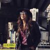 Anitta posa nas ruas do Japão