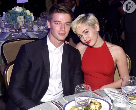 Miley Cyrus e Patrick Schwarzenegger terminaram namoro de cinco meses após rumores de traição por parte do rapaz