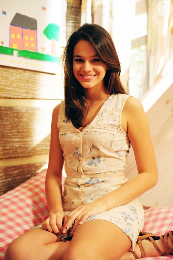 Aos 15 anos, Bruna Marquezine interpretou a personagem Terezinha, na novela 'Araguaia'