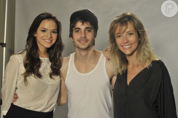 Bruna Marquezine com Fiuk e Juliana Didone na coletiva de imprensa de 'Aquele Beijo', sua sexta novela