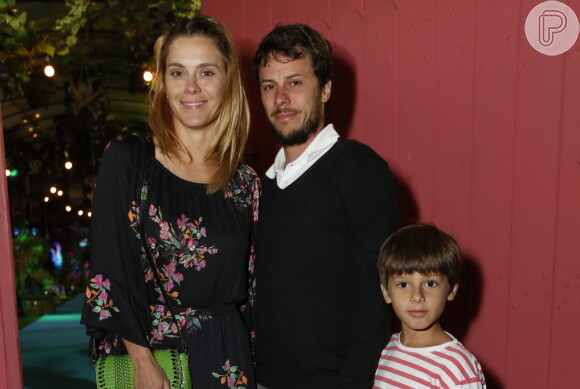Carolina Dieckmann e Tiago Worcman levaram o filho José ao aniversário de Roque