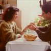 Em foto, Fátima Bernardes e William Bonner fazem troca de aliança em café de Paris, na França