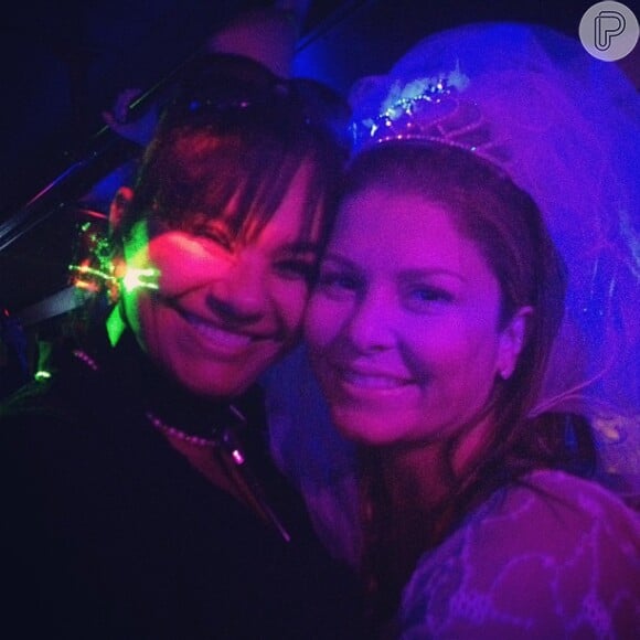 Solange Couto publica foto com Bárbara Borges no dia da festa de despedida de solteira da loira