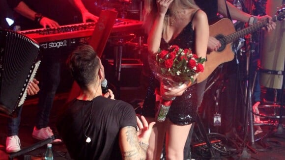 Lucas Lucco ajoelha e entrega buquê de rosas a fã durante show em São Paulo