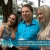 Silvio Santos foi abordado pela repórter de Luciana Gimenez e a modelo transex Thalita Zampirolli na porta do salão do amigo, Jassa, em São Paulo