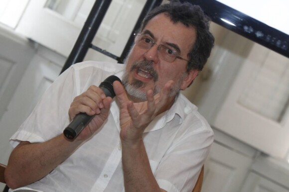 O diretor do telefilme, Jorge Furtado, conversa com jornalistas