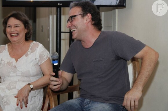 Louise Cardoso e Marcos Ricca se divertem em coletiva de imprensa