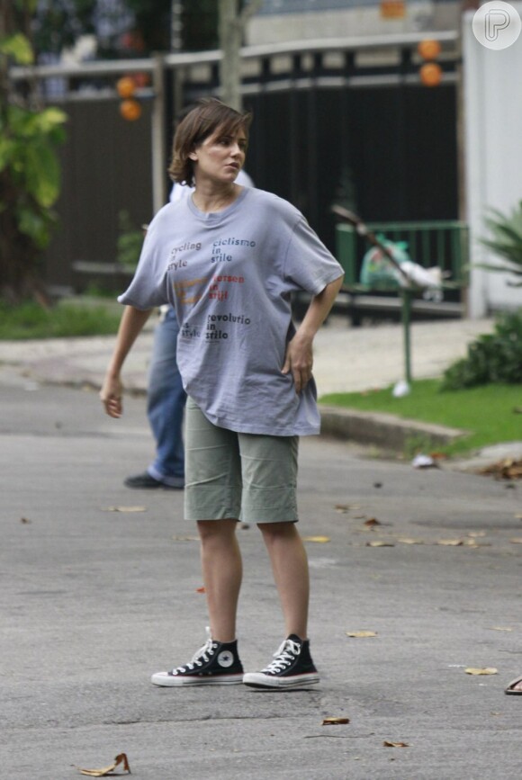 Deborah Secco grava 'Louco por Elas' vestida de menino no Rio, em 30 de maio de 2013
