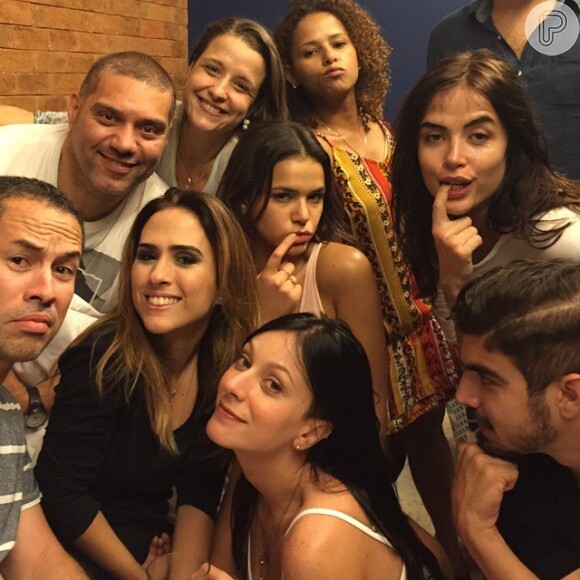 Festinha aconteceu na casa de Tatá Werneck e também contou com a presença de Caio Castro, além de muitos outros amigos da atriz