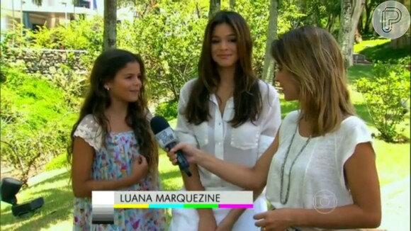 Bruna Marquezine ao lado da irmã mais nova, Luana Marquezine, em entrevista ao programa 'Vídeo Show'