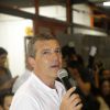 Antonio Banderas visita ONG no Rio de Janeiro e discursou no evento voltado para jovens