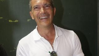 No Brasil, Antonio Banderas visita ONG no Rio e se diverte durante evento