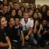Antonio Banderas visita ONG no Rio de Janeiro. Ator está no Brasil para lançar um perfume da marca Puig