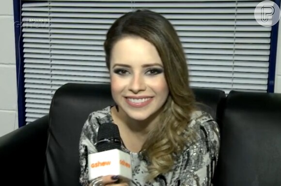 Sandy foi surpreendida nos bastidores do program 'SuperStar', da TV Globo, pela funkeira Lexa, que se emocionou ao encontrá-la