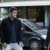 Rafael (Chay Suede) encontra Guto (Bruno Gissoni) numa rua do Leme e resolve acertasas contas com o primo, na novela 'Babilônia'