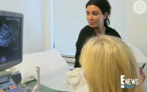 Kim Kardashian em episódio de 'Keeping Up With The Kardashians' ao descobrir que está grávida do segundo filho