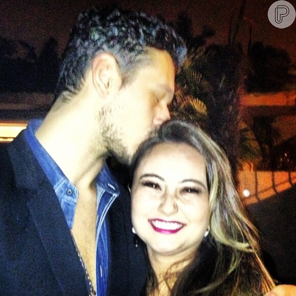 João Vicente, namorado de Sabrina Sato, beija a cunhada, Karina Sato