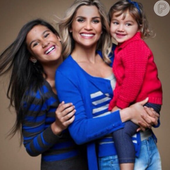 Flávia Alessandra posou com as filhas, Giulia, de 13 anos, e Olivia, de 2, para a campanha de Dia das Mães da marca Hering