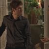 Benjamin (Maurício Destri) se irrita com Margot (Maria Casadevall), pede que ela se afaste dele e joga suas roupas pela janela, na novela 'I Love Paraisópolis'