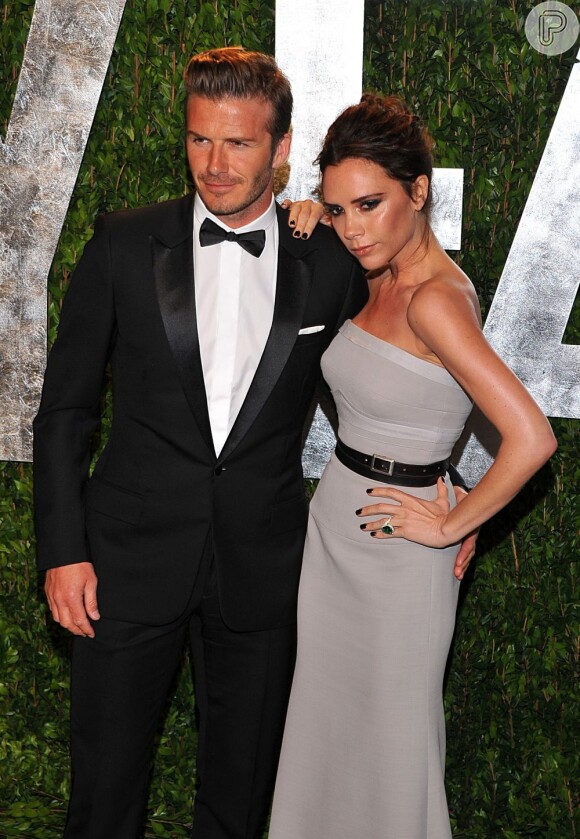 Victoria Beckham posa ao lado do marido, David Beckham