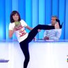 Monica Iozzi encarou o 'Desafio do coco', promovido pela bailarina do 'Domingão do Faustão' Juliana Valcézia