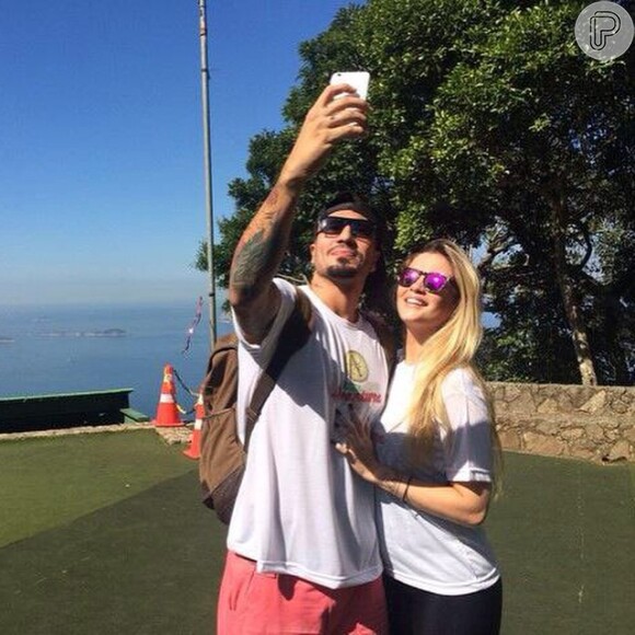 Aline Gotschalg e Fernando Medeiros fizeram uma selfie antes do salto